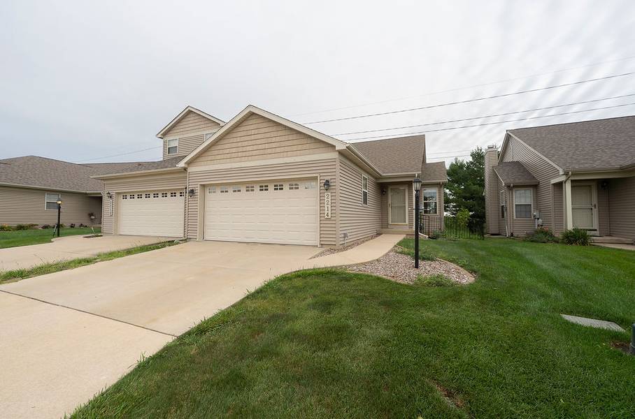 2214 Pebblebrook LN, Urbana, IL 61802