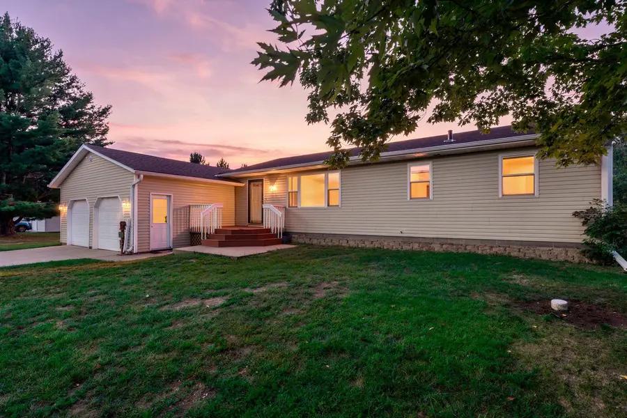 25000 Narcissus ST NW, Isanti, MN 55040
