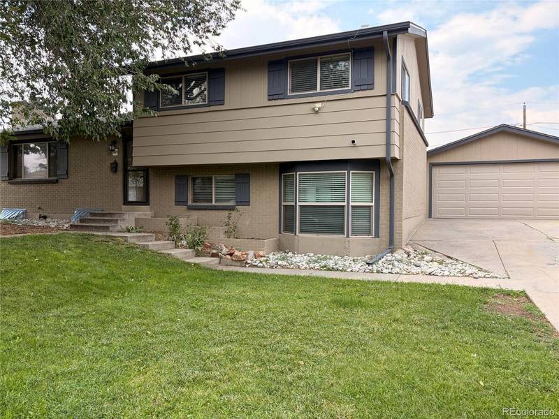 945 Dearborn ST, Aurora, CO 80011