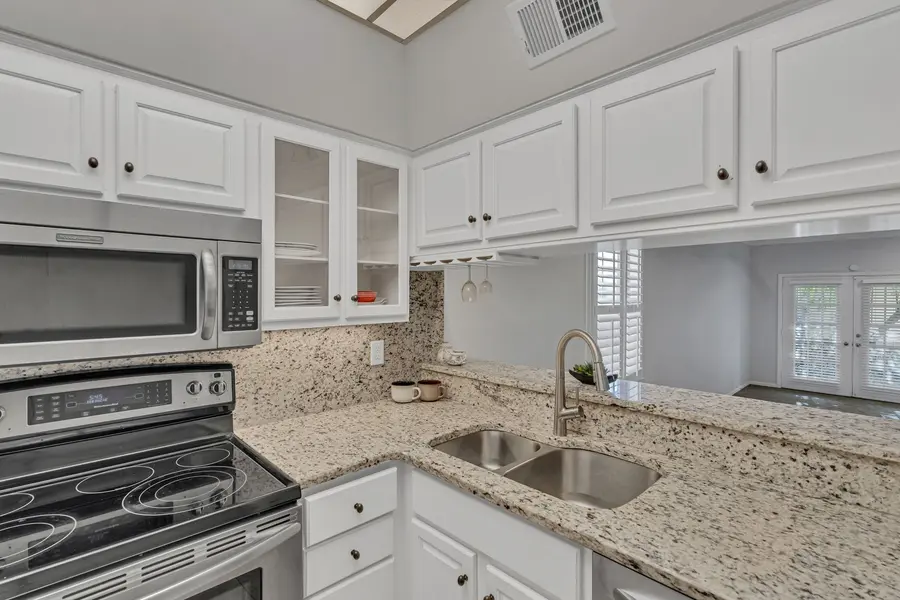 107 W End Pl, Nashville, TN 37205