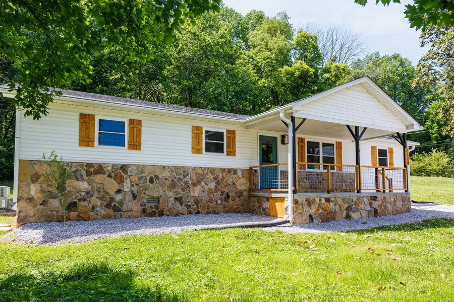4543 S Creek Rd, Cookeville, TN 38506