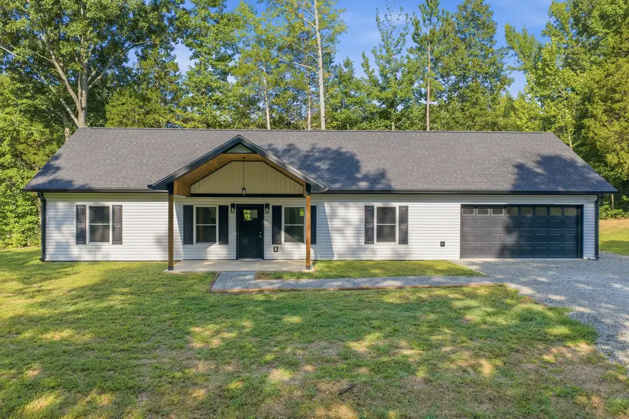 19 Dobson Ave, Camden, TN 38320