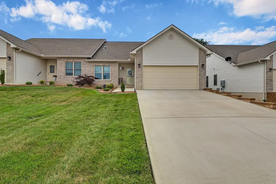 384 Woodgate Dr, Crossville, TN 38571