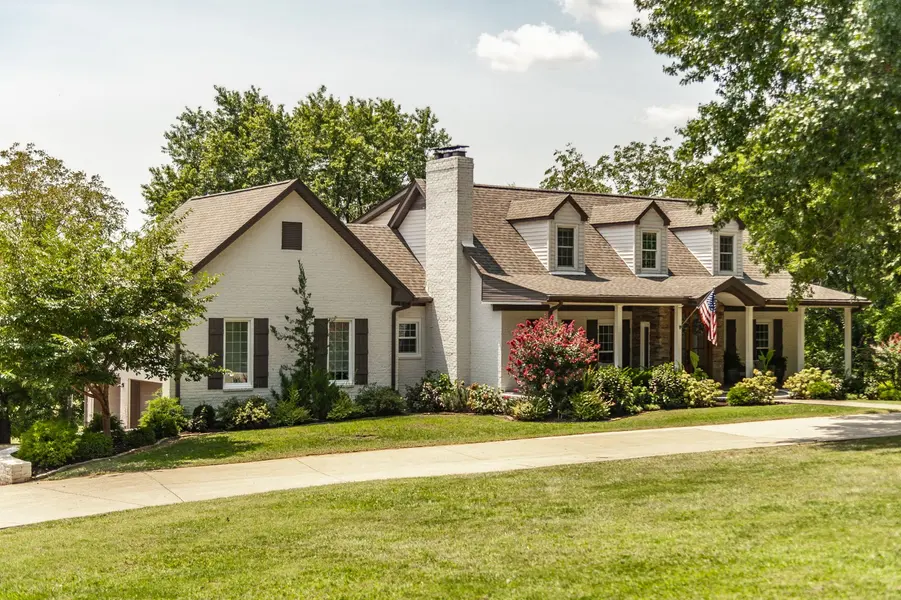 1048 Hillview Dr, Hendersonville, TN 37075