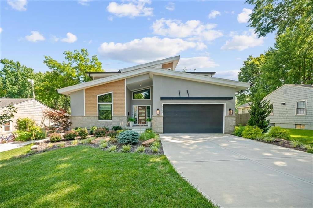 2705 W 74th ST, Prairie Village, KS 66208