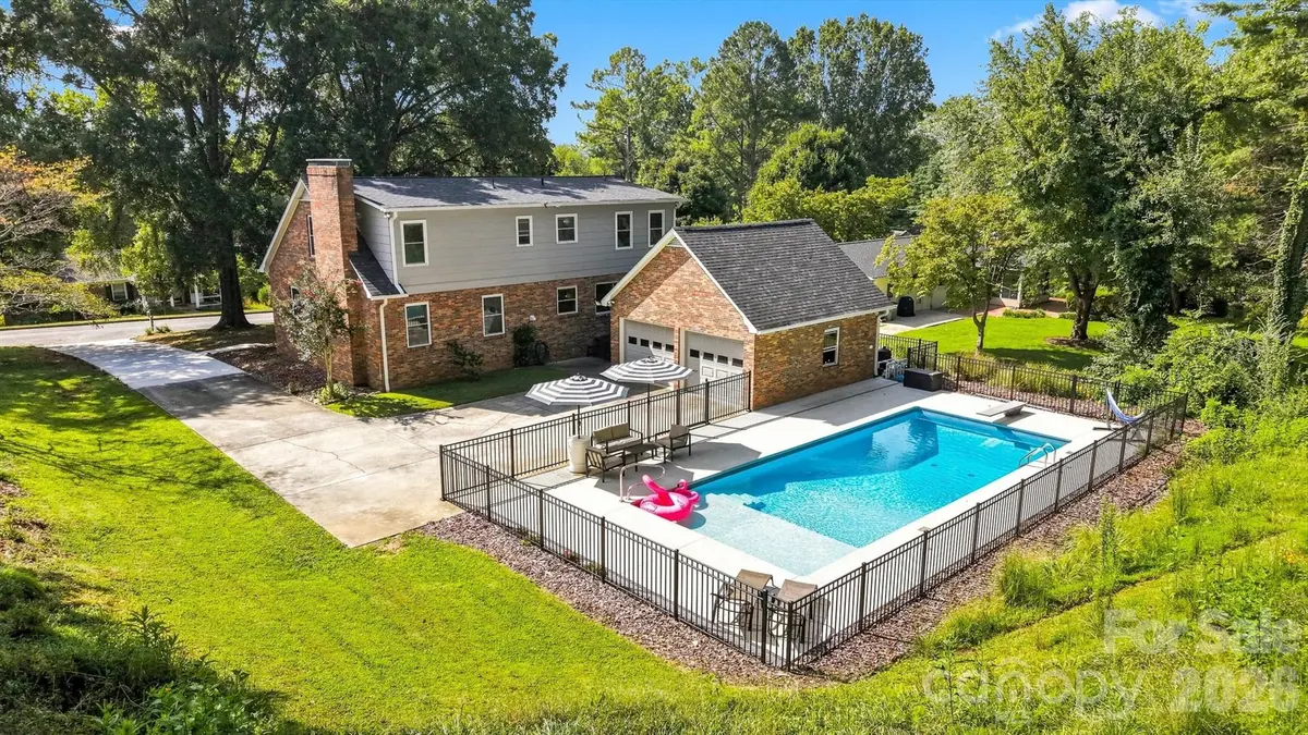 703 Wilmore ST NE, Lenoir, NC 28645