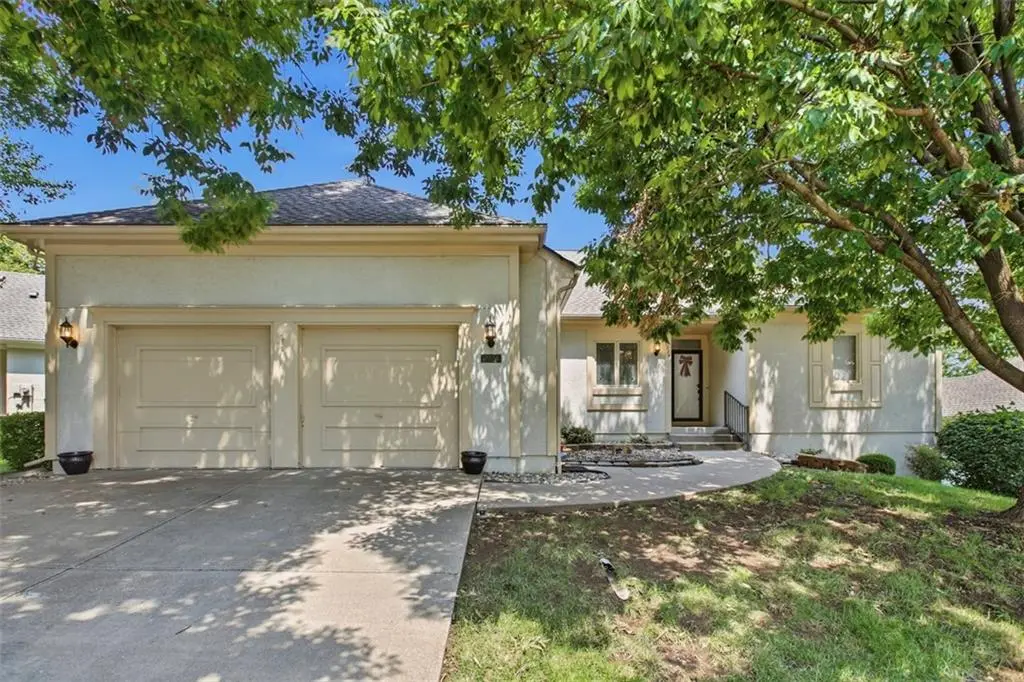 7924 W 118th TER, Overland Park, KS 66210