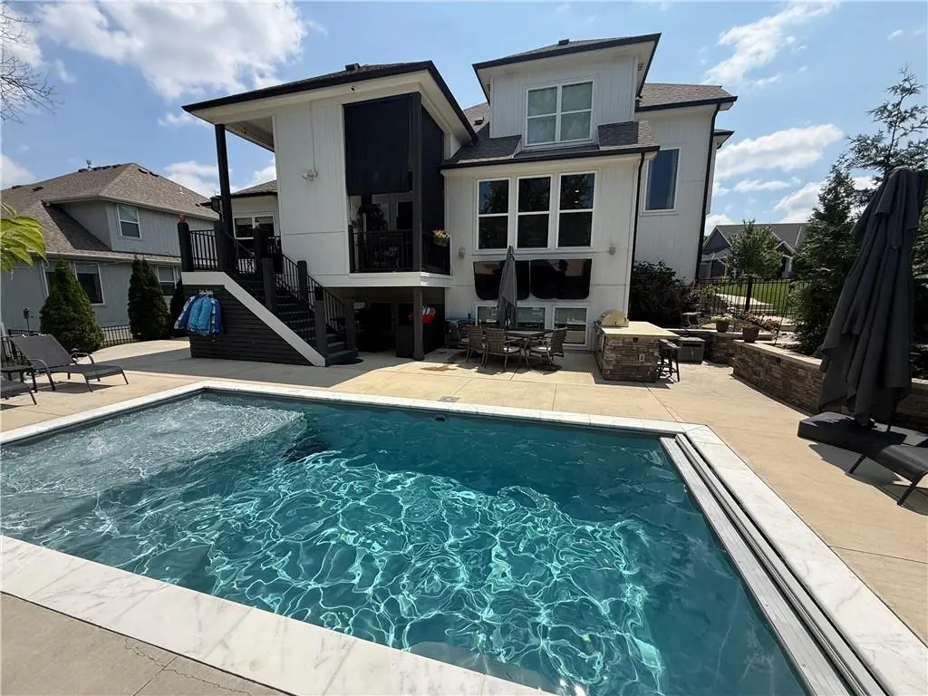 9280 Brownridge ST, Lenexa, KS 66220