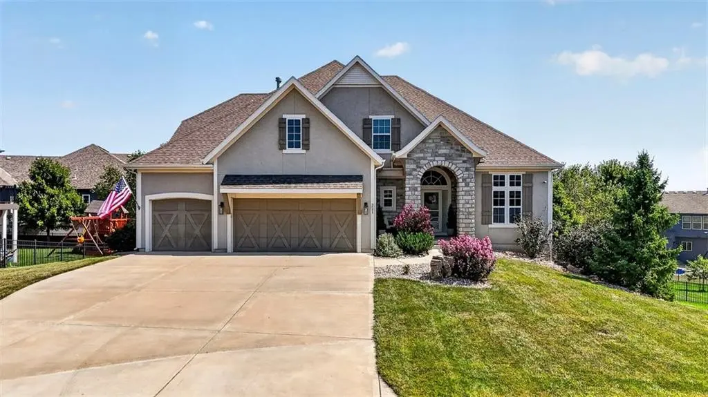 221 SW Roosevelt RDG, Lee's Summit, MO 64081