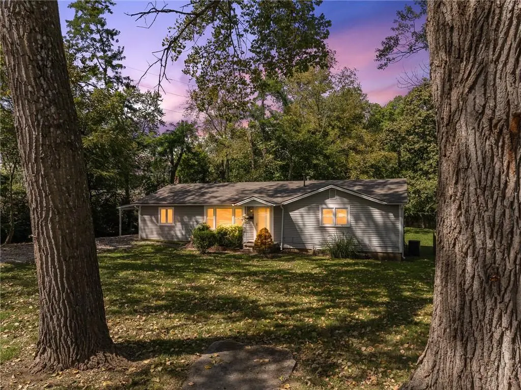 607 SW 8th ST, Blue Springs, MO 64015