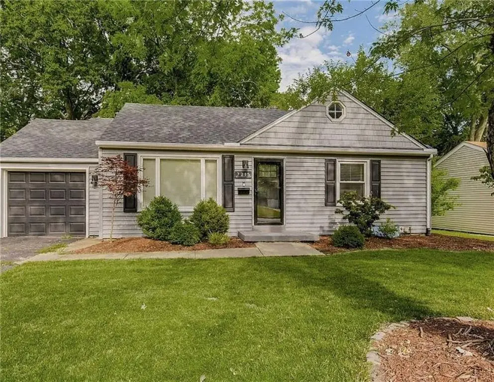 7215 Linden ST, Prairie Village, KS 66208