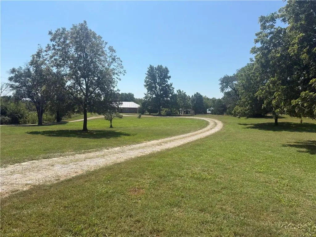1886 Shawnee RD, Ottawa, KS 66067