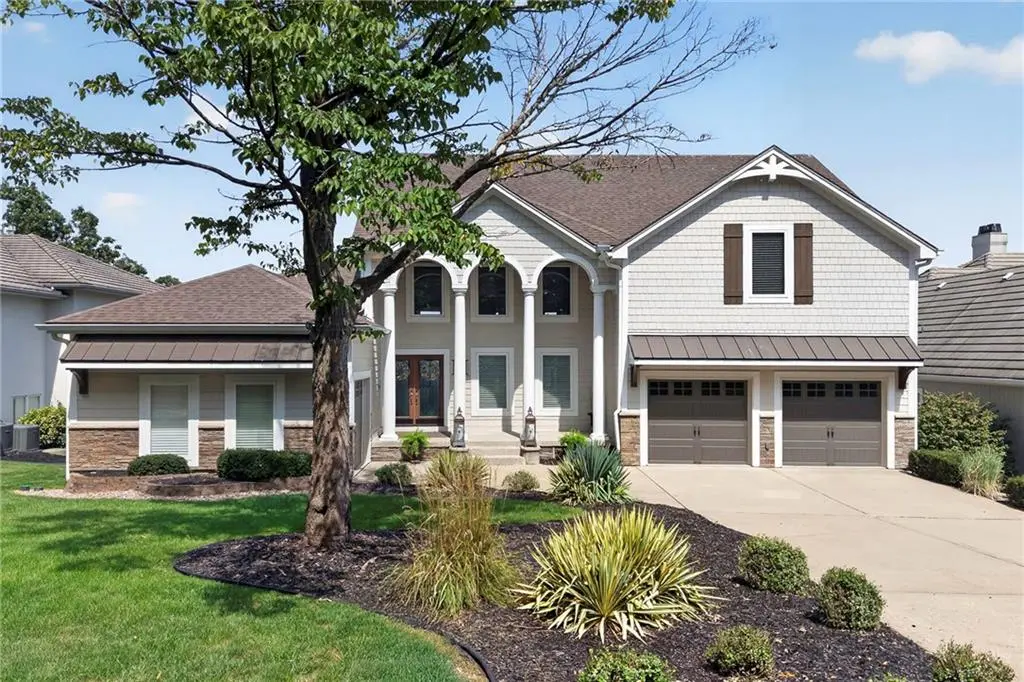 326 S Shore DR, Lake Winnebago, MO 64034