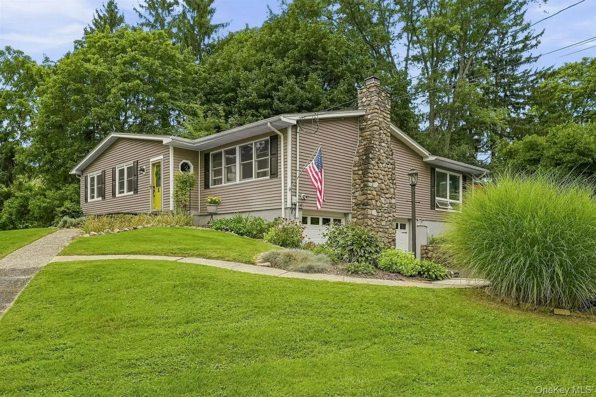 4 Rena Marie CIR, Washingtonville, NY 10992