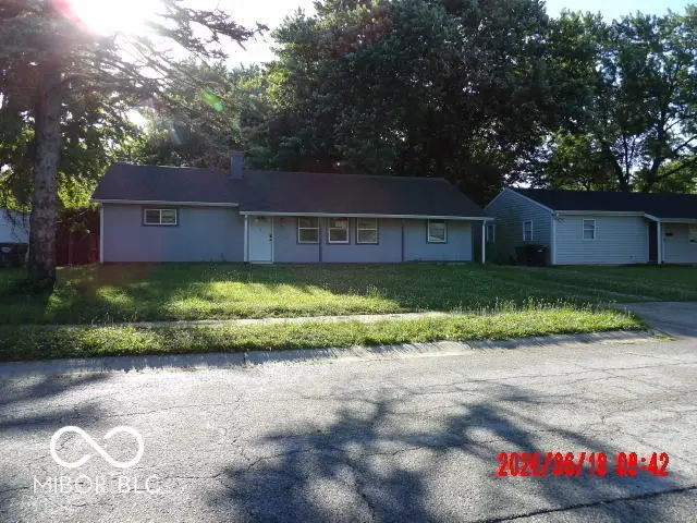 81 Crestview DR, Greenwood, IN 46143