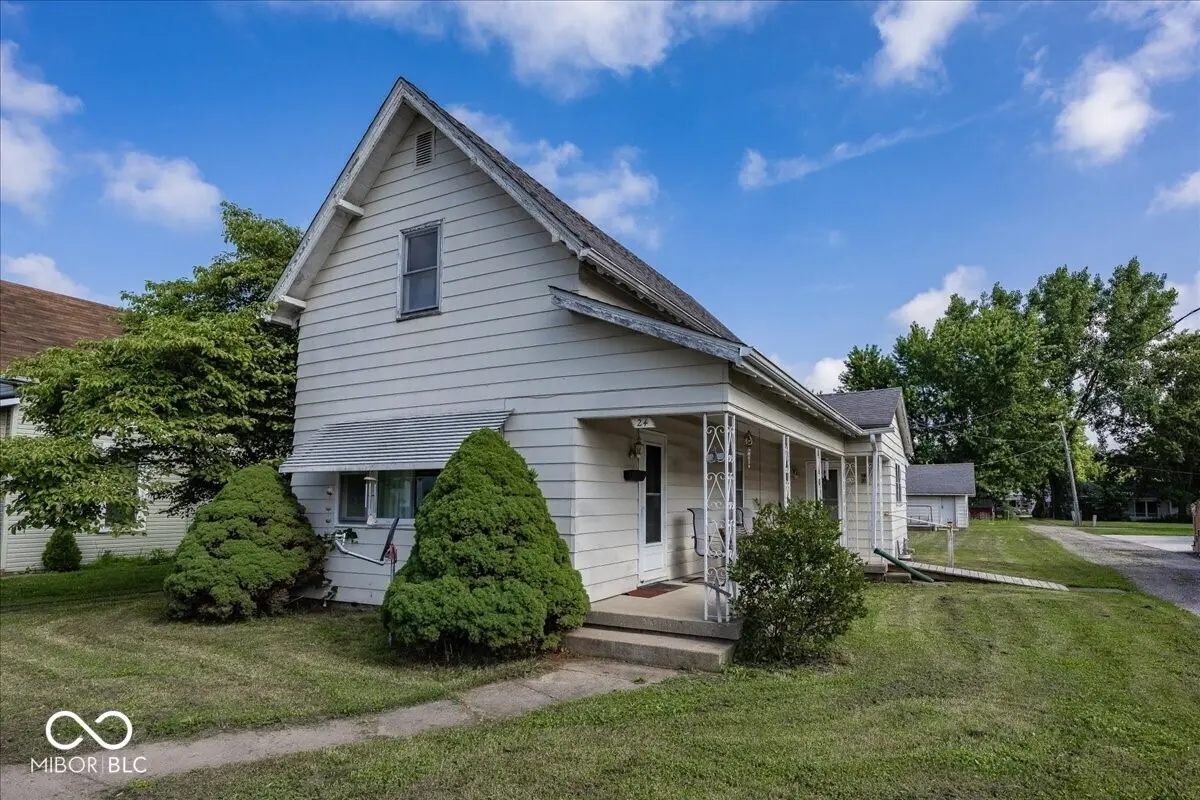 24 W Brown ST, Knightstown, IN 46148