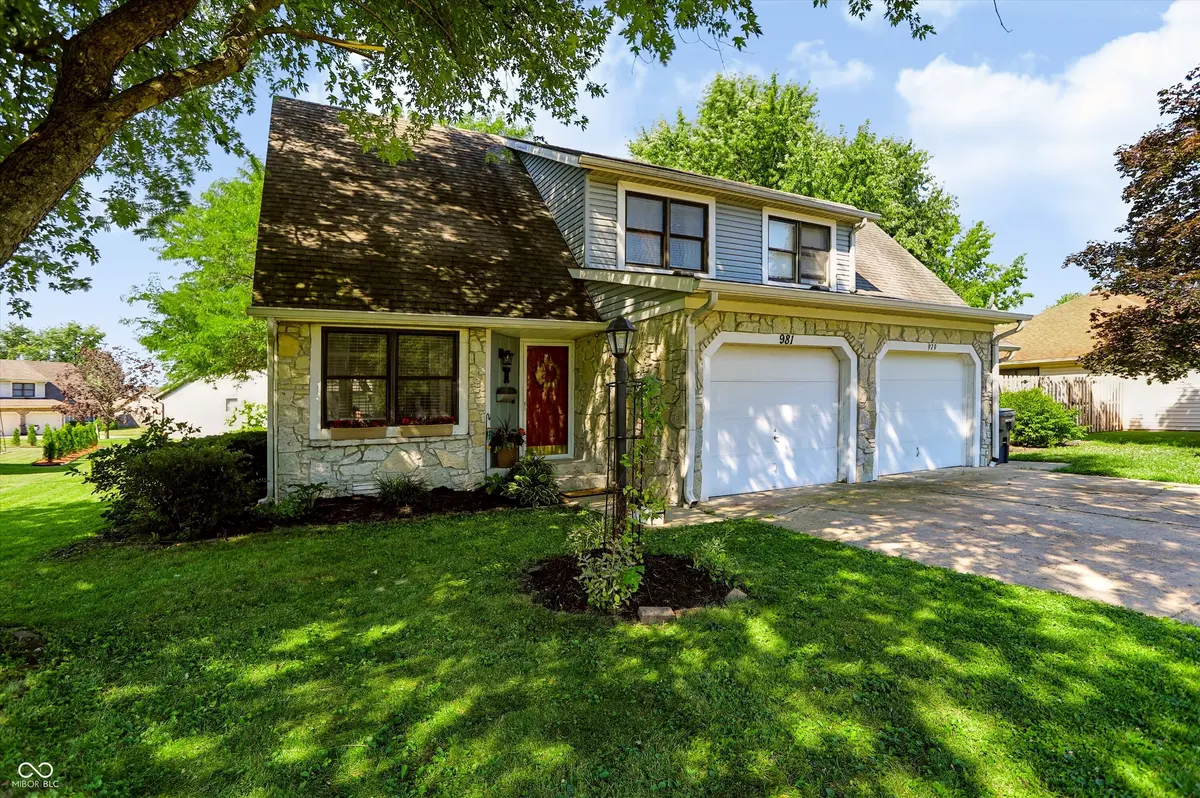 981 Maple Grove DR, Greenwood, IN 46143