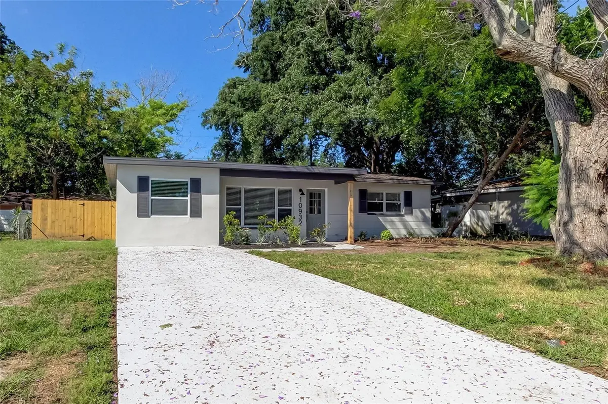 10932 VILLAGE GREEN AVE, Seminole, FL 33772