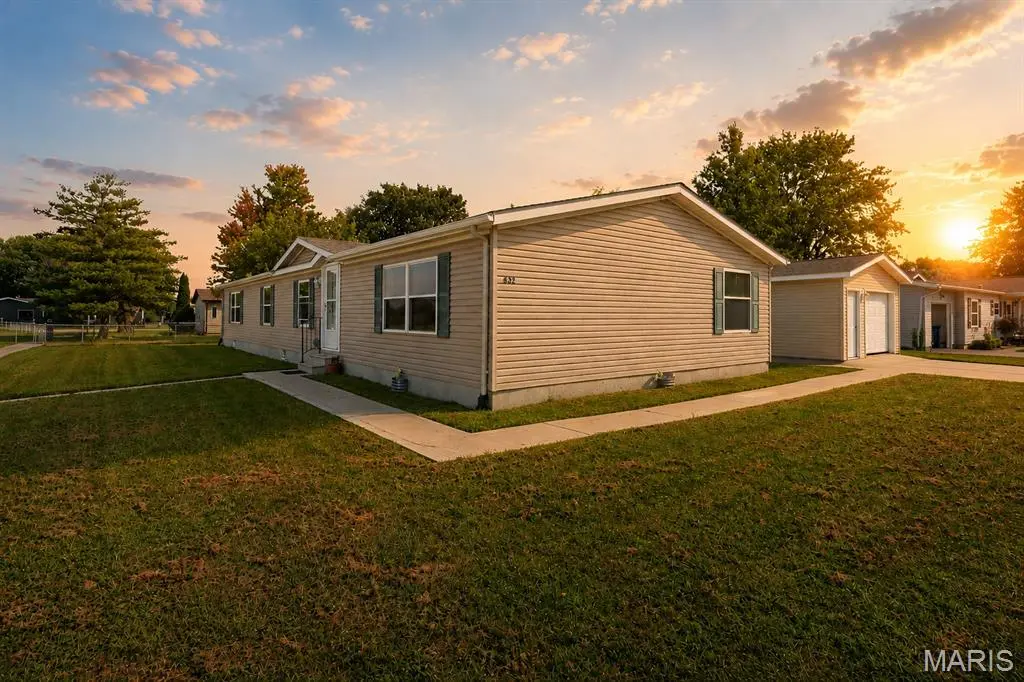 832 LILA CT, New Baden, IL 62265