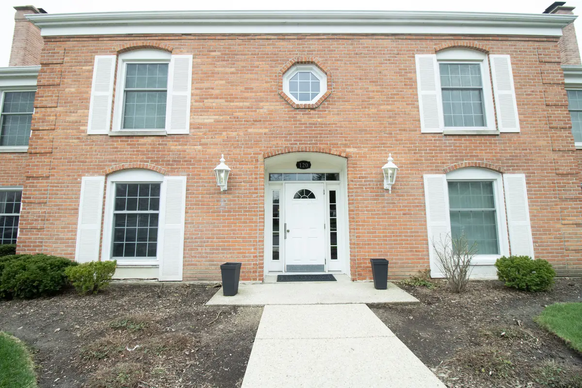 120 Carriage Way DR #202B, Burr Ridge, IL 60527