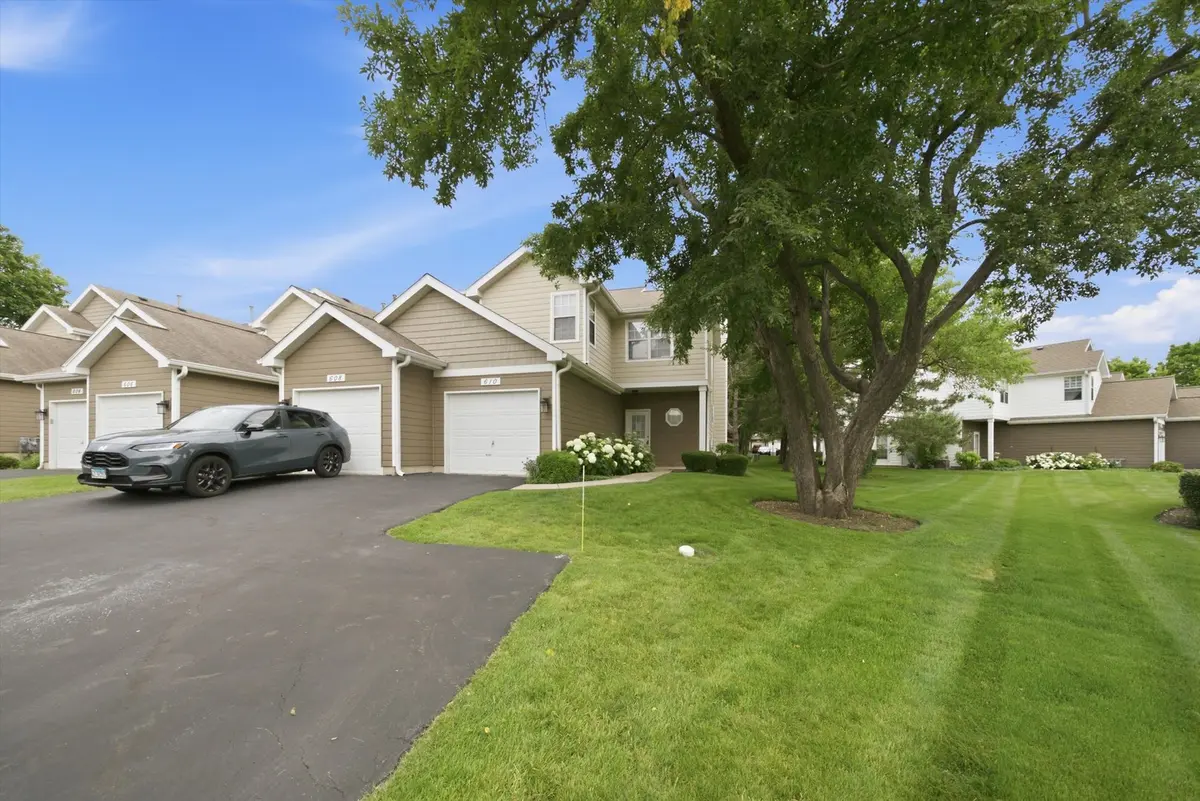 610 Woodhaven DR, Mundelein, IL 60060