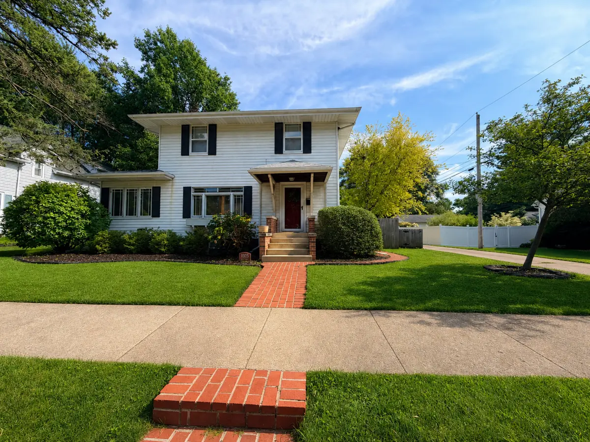1605 E Taylor ST, Bloomington, IL 61701