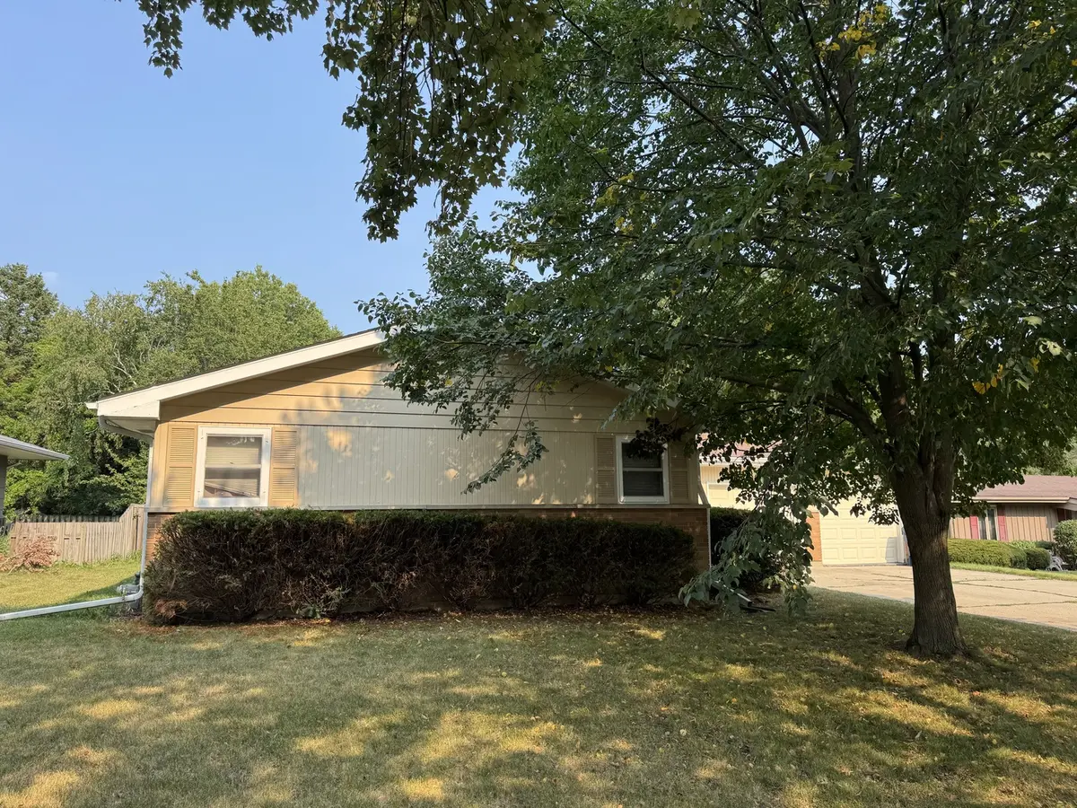 1616 Margaret LN, Dekalb, IL 60115