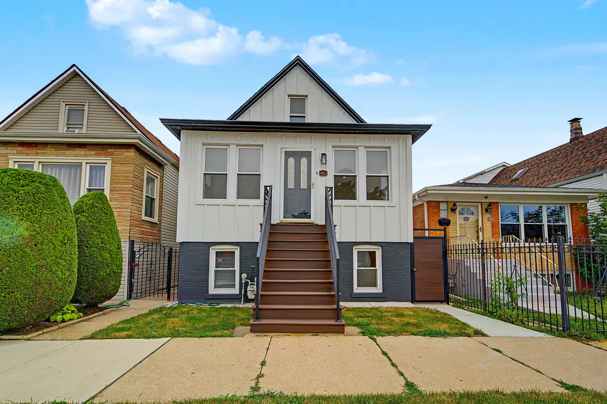 4852 W MELROSE ST, Chicago, IL 60641
