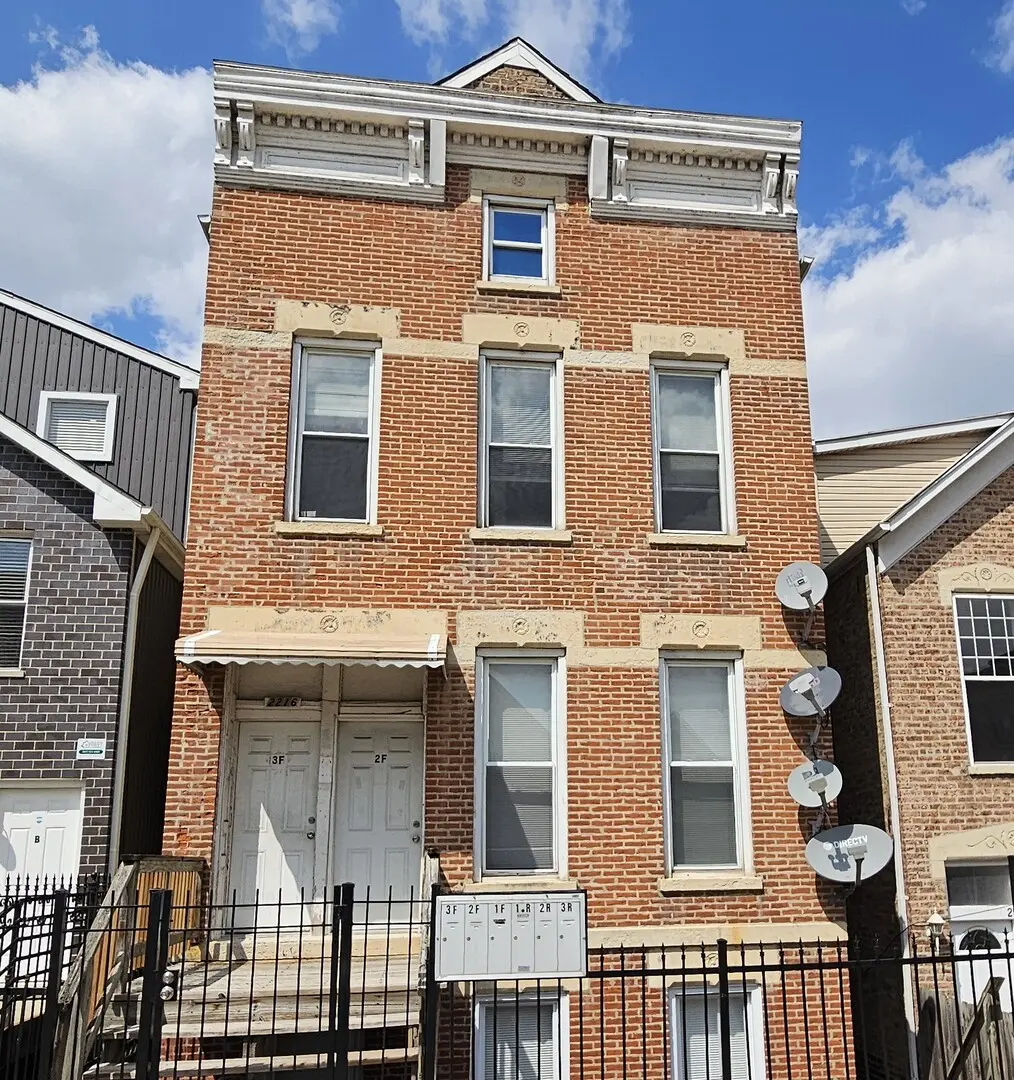 2216 W 21st PL #3F, Chicago, IL 60608