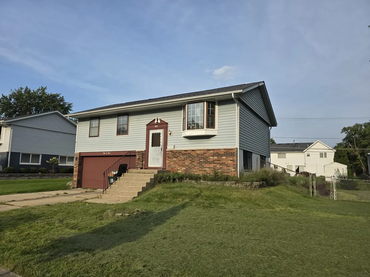 905 Sunnydale BLVD, Streamwood, IL 60107