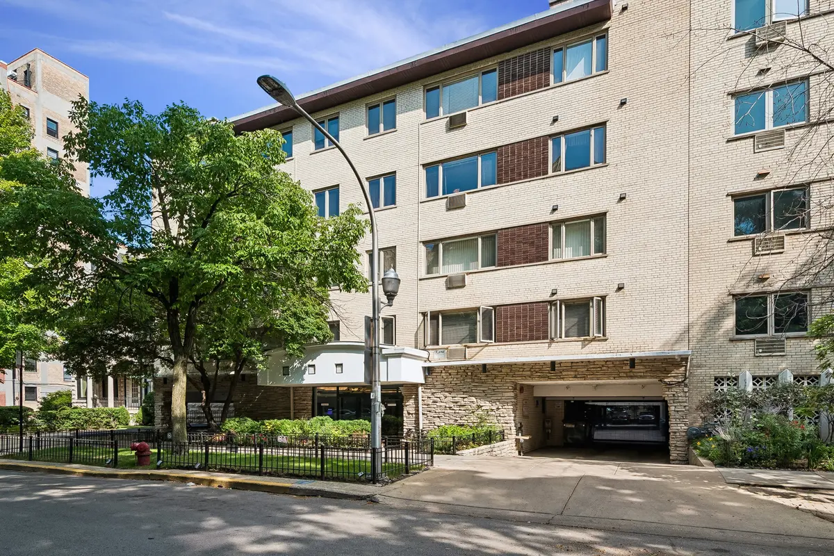 426 W Barry AVE #308, Chicago, IL 60657