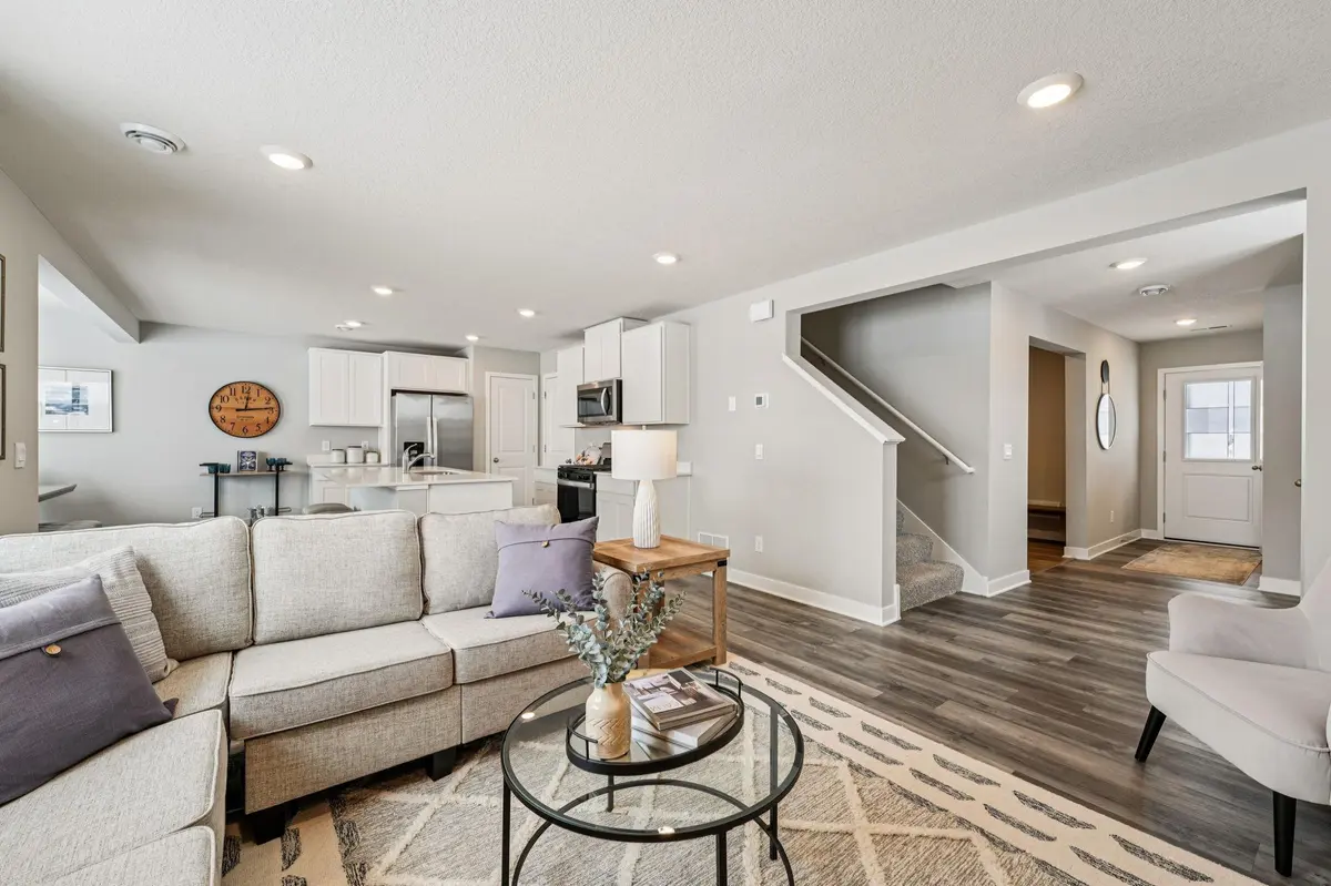 1908 Highview TER, Shakopee, MN 55379