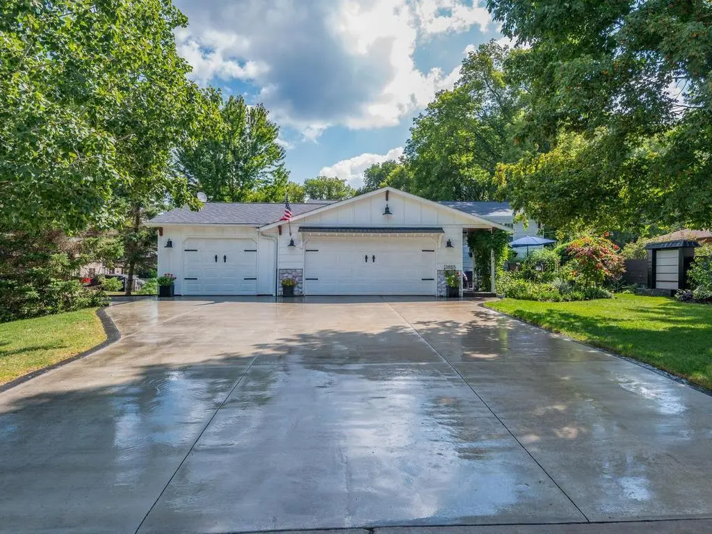 13855 Utica AVE, Savage, MN 55378