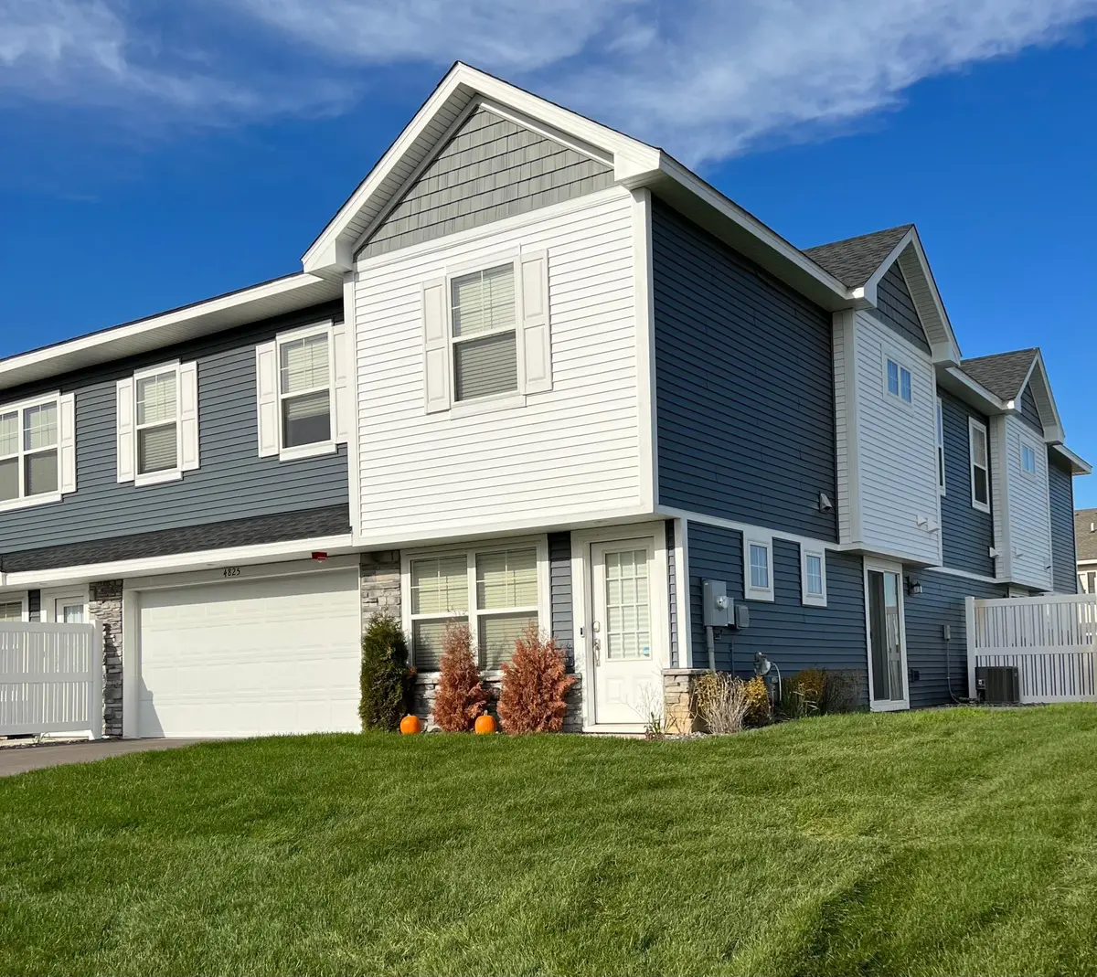 4825 Martingale DR, Woodbury, MN 55129