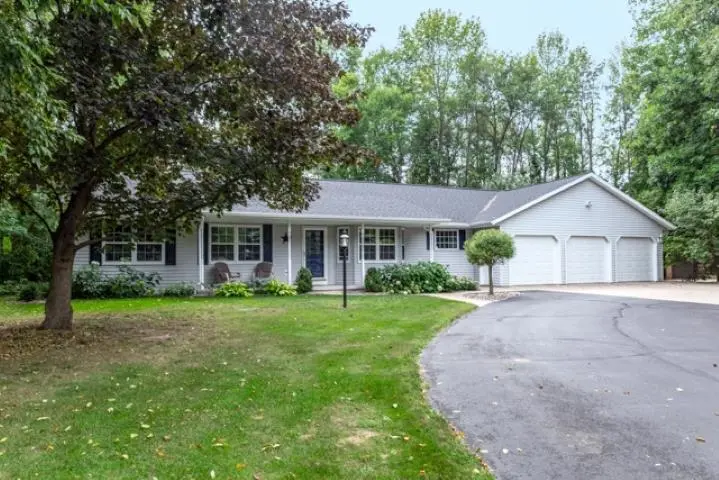1303 HARBOR LIGHTS RD, Suamico, WI 54173-8012