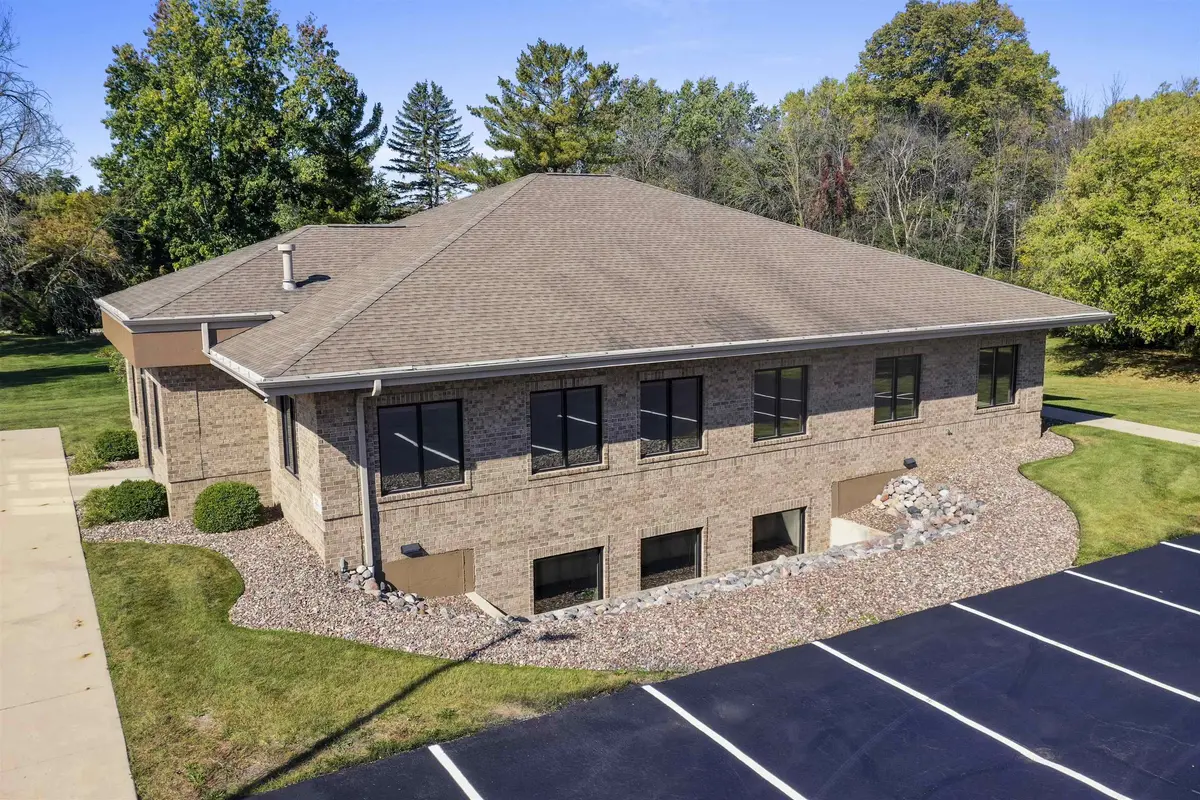 2325 VERLIN RD, Green Bay, WI 54311