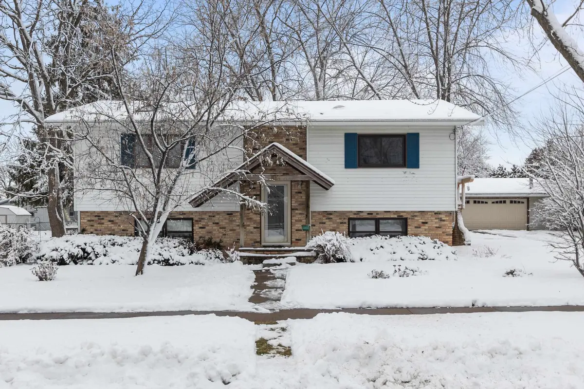 615 DOVE ST, Oshkosh, WI 54902