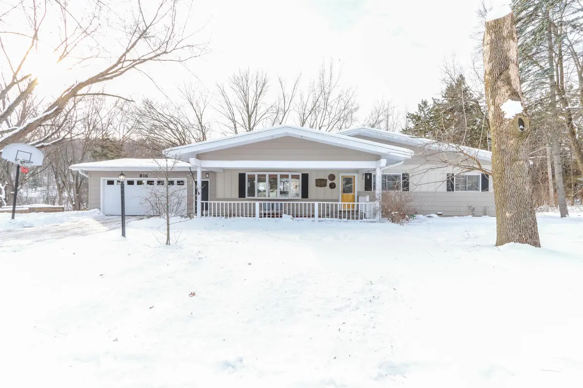 816 EVANS ST, Waupaca, WI 54981