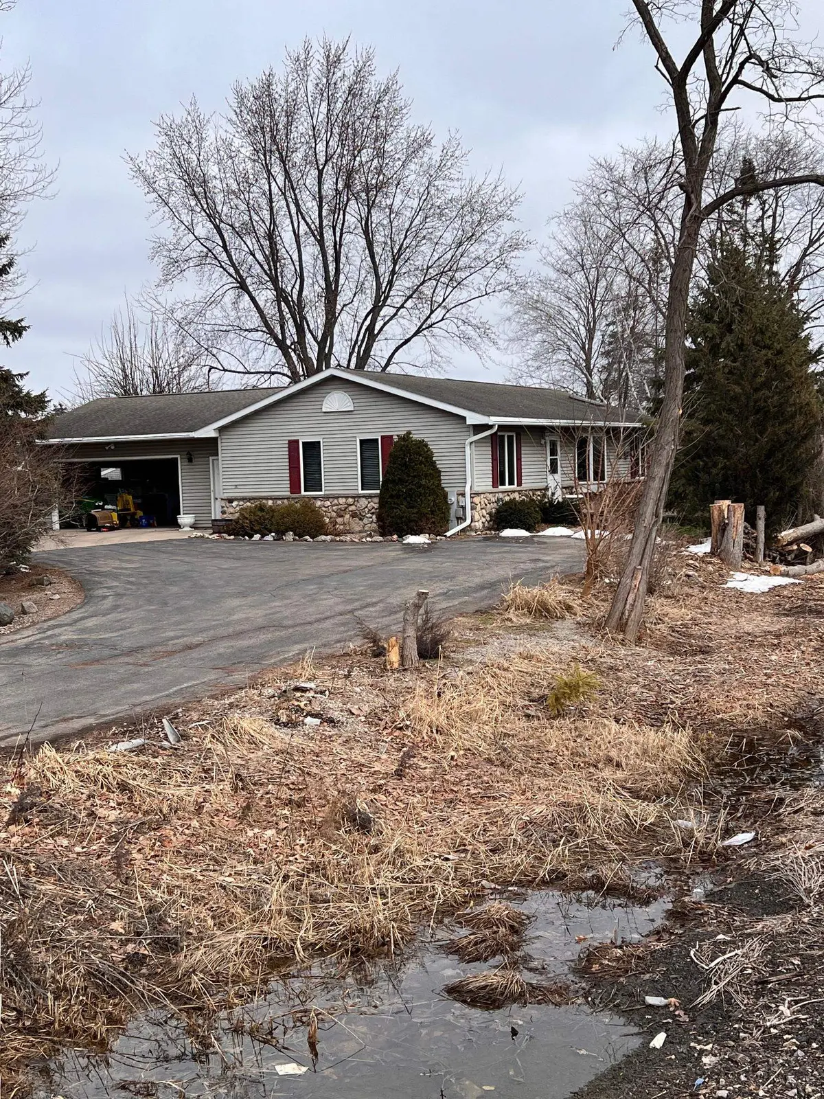 2220 W 20TH AVE, Oshkosh, WI 54904-8244