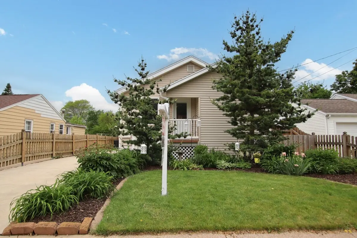 1729 DELAWARE ST, Oshkosh, WI 54902