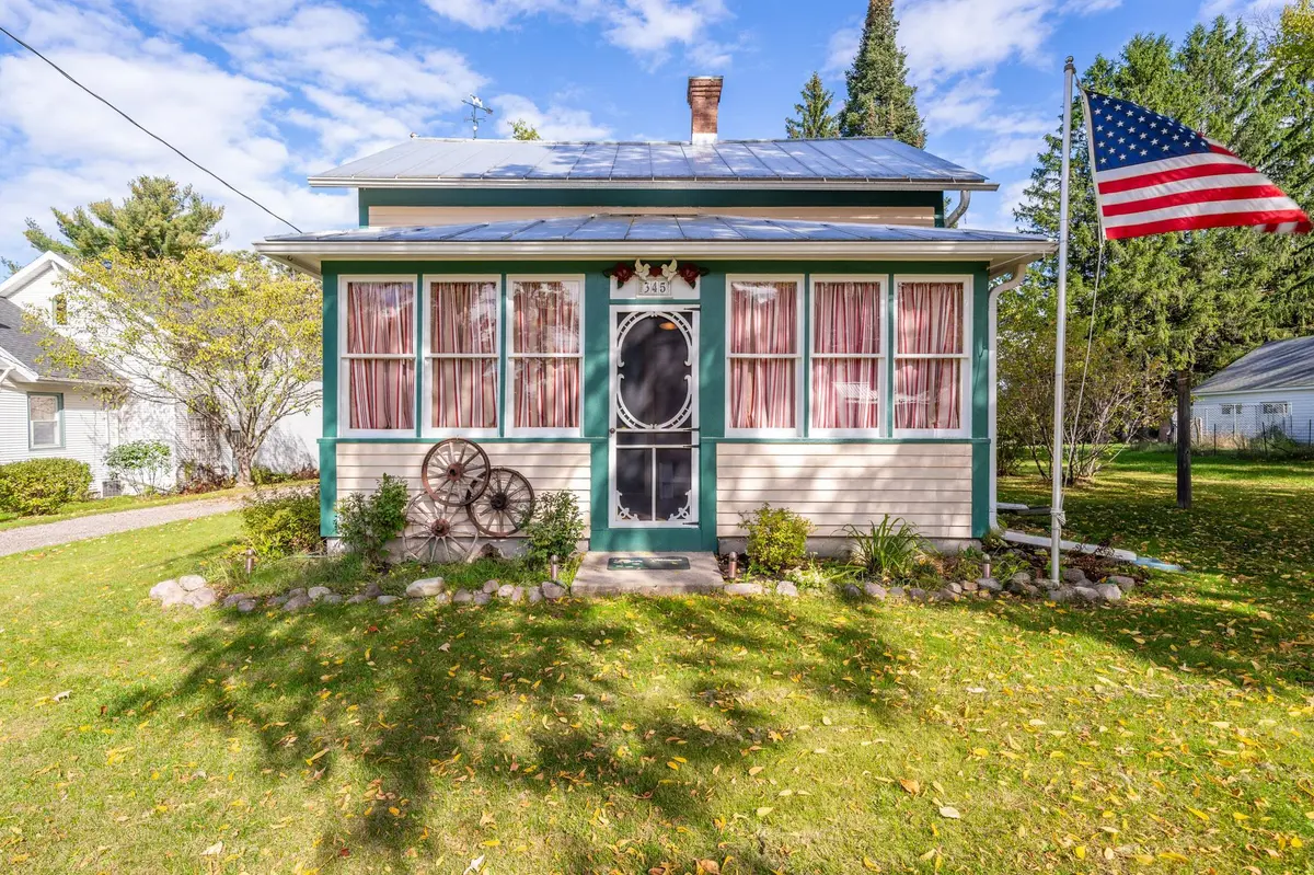 345 WATER ST, Iola, WI 54945