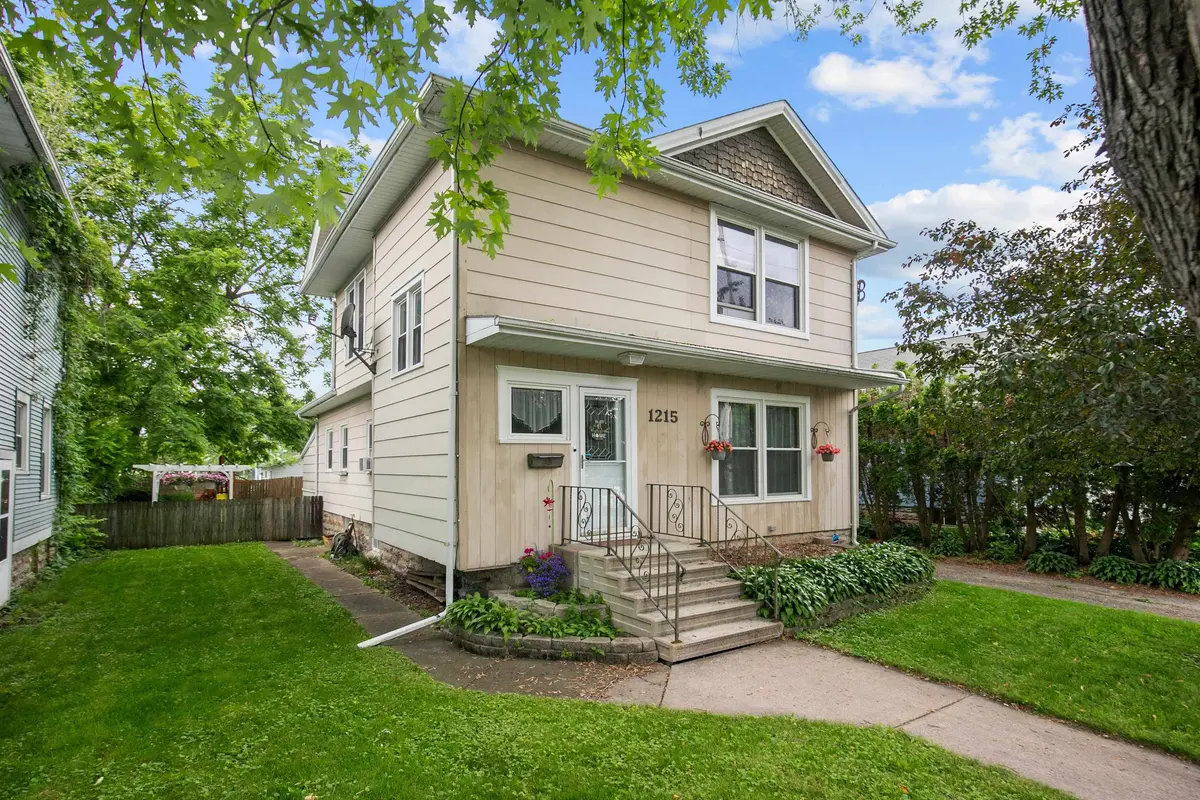 1215 GRAND ST, Oshkosh, WI 54901