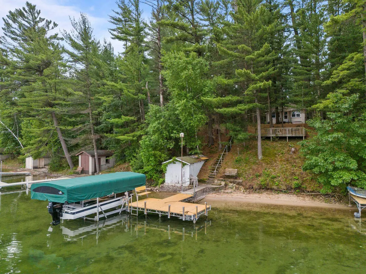 W5696 GILBERT LAKE RD, Wild Rose, WI 54984
