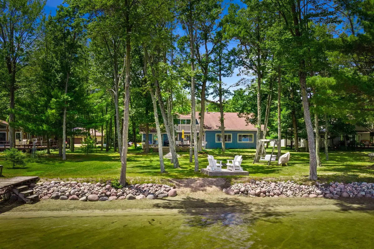 W2874 S TUTTLE LAKE RD, Neshkoro, WI 54960-8150