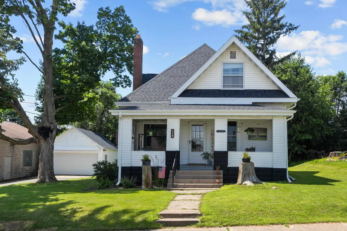 119 N MILL ST, Hortonville, WI 54944