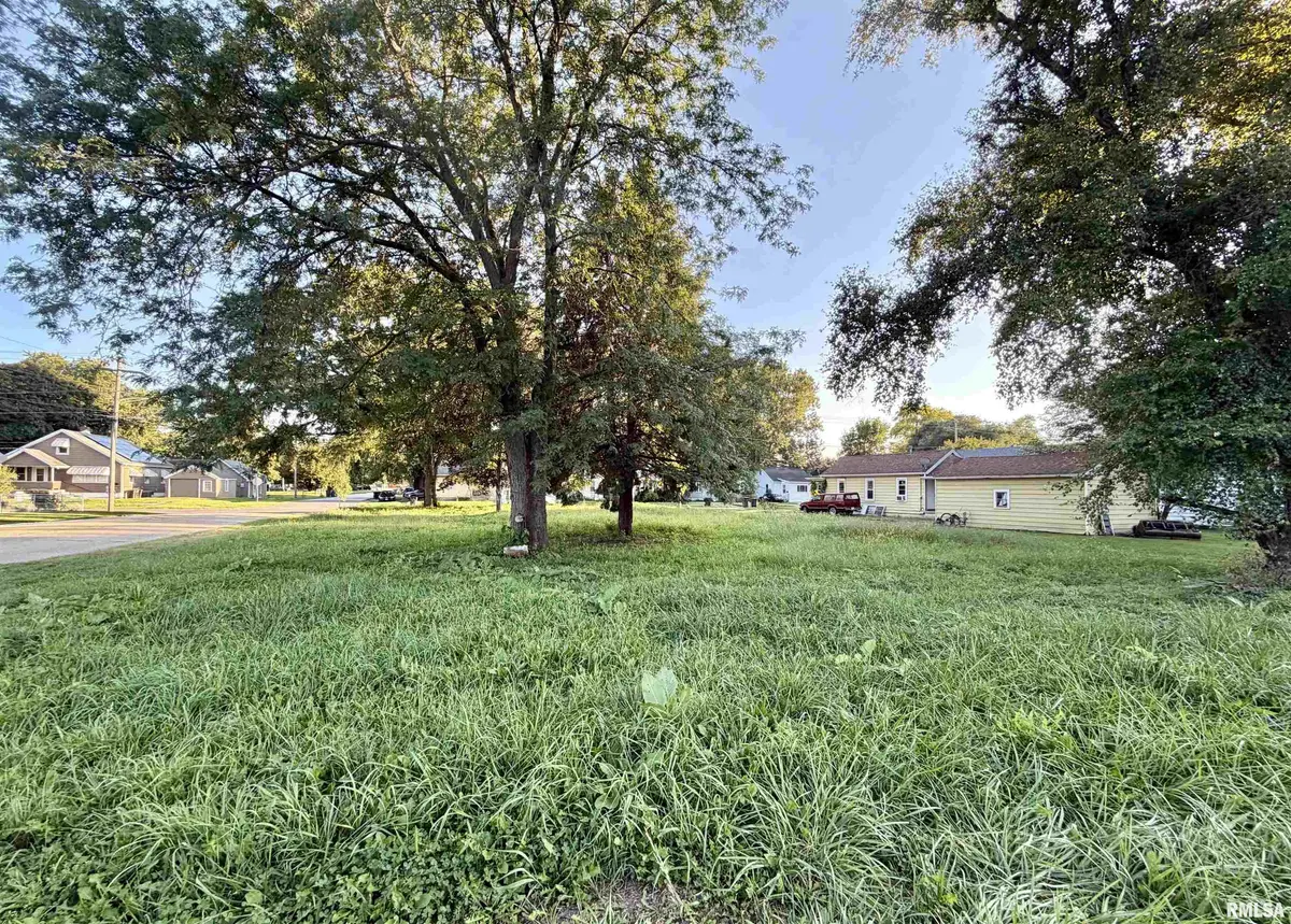 202 CHICAGO ST, East Peoria, IL 61611