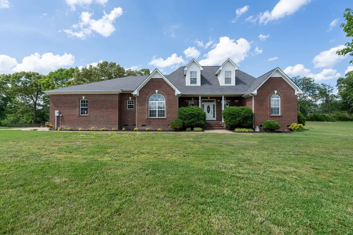 387 Center Point Dr, Summertown, TN 38483