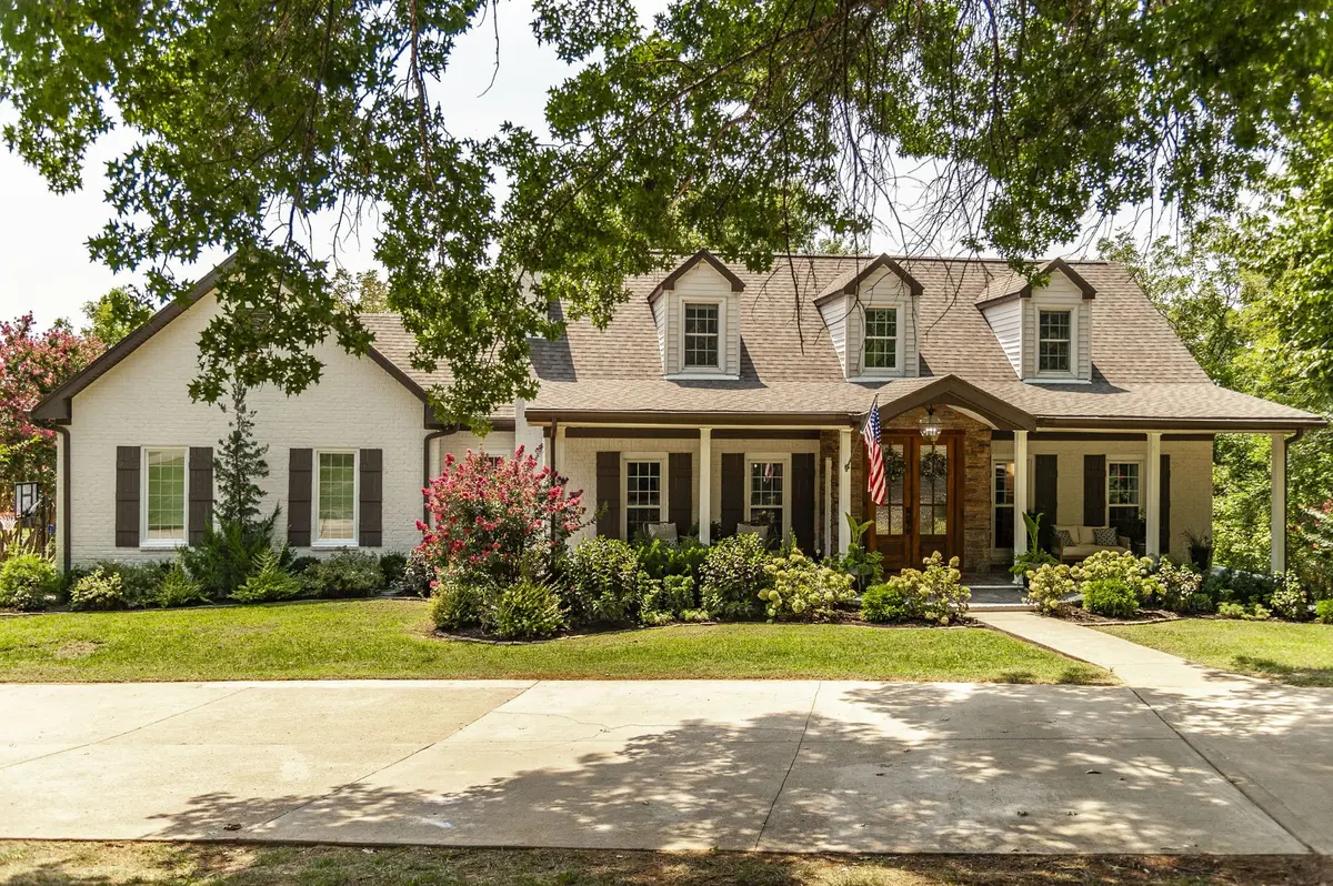 1048 Hillview Dr, Hendersonville, TN 37075