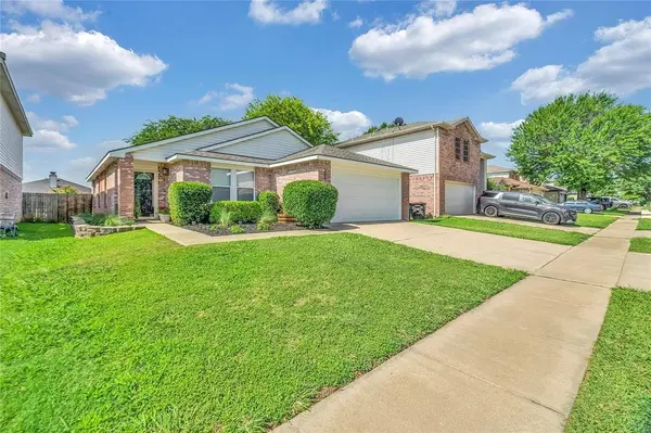 3883 Fox Run Drive, Fort Worth, TX 76123