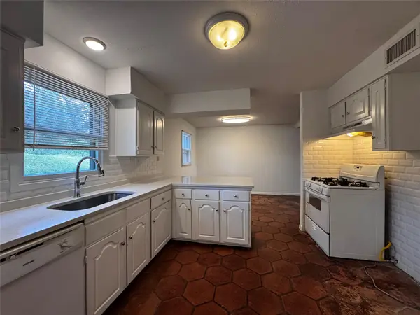 7702 Pitter Pat LN, Austin, TX 78736